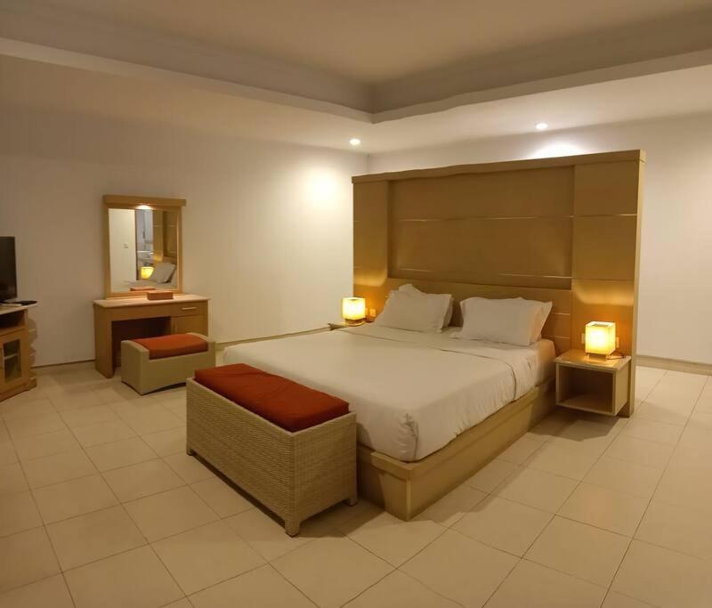 Glisten Up Villa Beach Side Sanur! Buitenkant foto