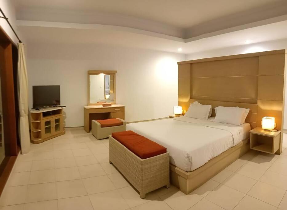 Glisten Up Villa Beach Side Sanur! Buitenkant foto