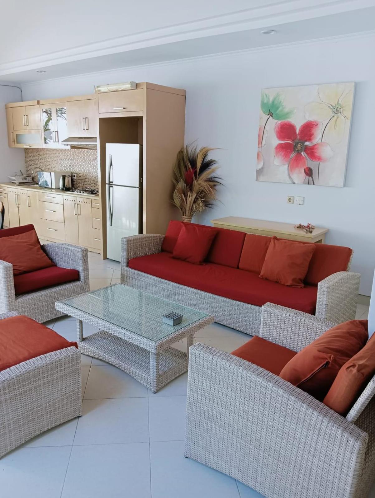 Glisten Up Villa Beach Side Sanur! Buitenkant foto